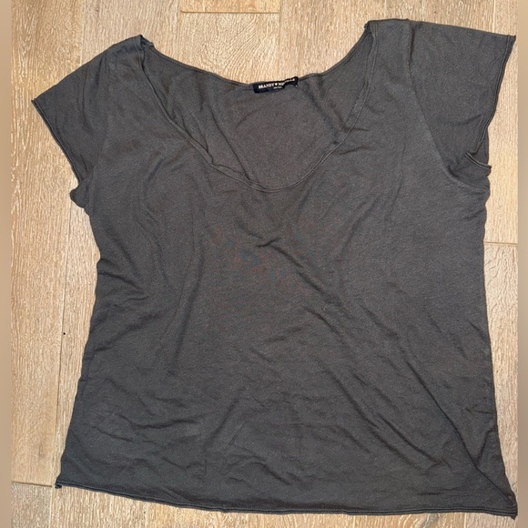 Brandy Melville T-Shirt - Picture 1 of 8